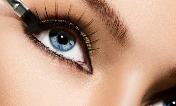 10 порад, як правильно наносити макіяж очей