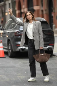 Кеті Голмс обирає сумку DeMellier New York Midi Tote: тренд сезону