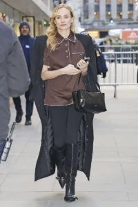 Легінси 2026: як носити їх у стилі Prada, а не Pilates