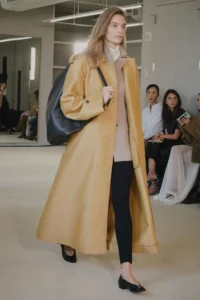 Легінси для перельоту 2026 та взуття, що виглядає дорого